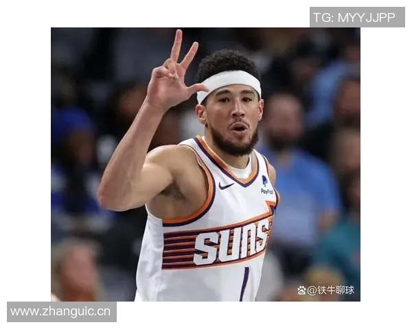 布克专注提升低位背身单打技巧关键时刻展现个人能力